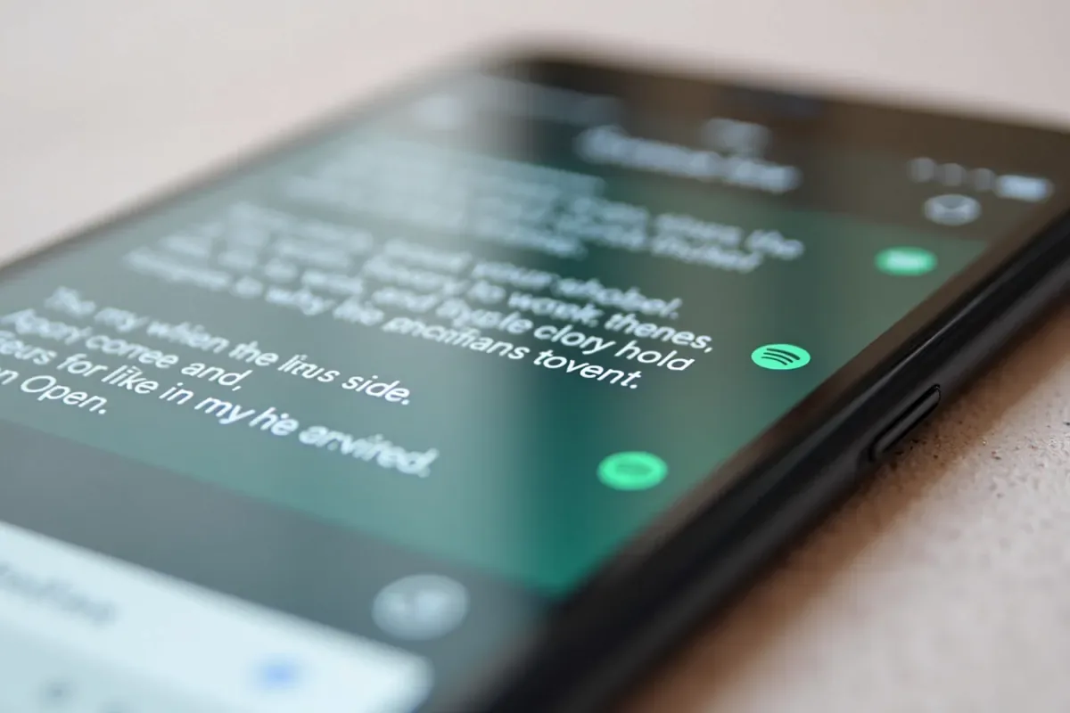 Jak włączyć teksty na Spotify na telefonie? Proste kroki!