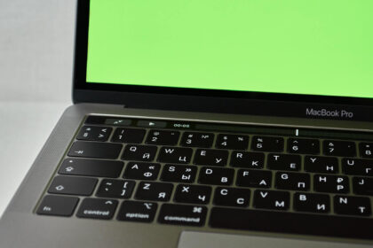 MacBook Pro 16 – moc, która pracuje na Twój sukces