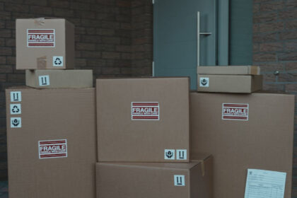 W jaki sposób nowoczesne technologie logistyczne e-commerce zmieniają oblicze zarządzania przesyłkami?